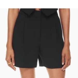 Wilfred Effortless 5" shorts size 6 like new